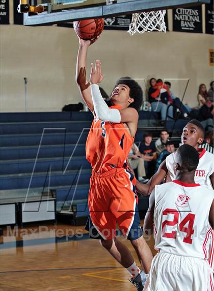 Thumbnail 2 in Grainger vs Carver (Seymour Christmas Classic) photogallery.