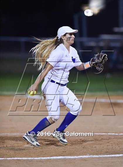 Thumbnail 2 in South San Antonio vs George West (South San Tournament) photogallery.