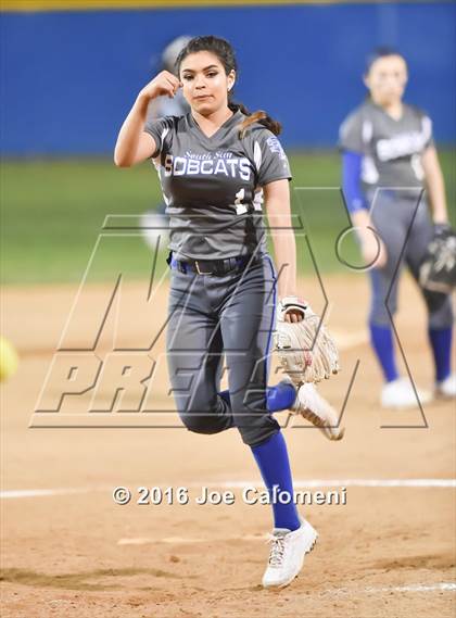 Thumbnail 3 in South San Antonio vs George West (South San Tournament) photogallery.