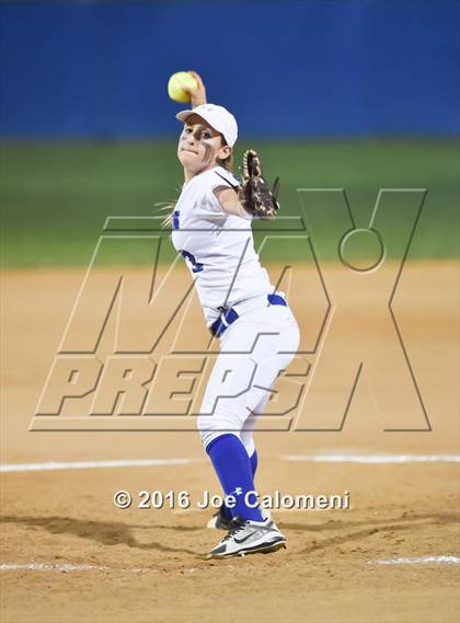 Thumbnail 2 in South San Antonio vs George West (South San Tournament) photogallery.