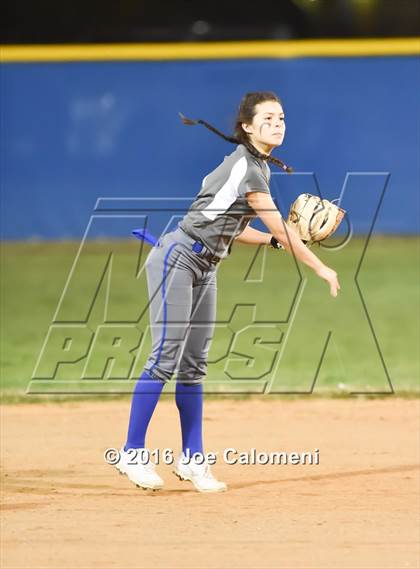Thumbnail 2 in South San Antonio vs George West (South San Tournament) photogallery.