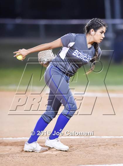 Thumbnail 2 in South San Antonio vs George West (South San Tournament) photogallery.