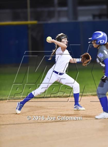 Thumbnail 1 in South San Antonio vs George West (South San Tournament) photogallery.