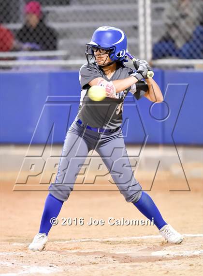 Thumbnail 2 in South San Antonio vs George West (South San Tournament) photogallery.