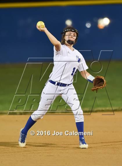 Thumbnail 1 in South San Antonio vs George West (South San Tournament) photogallery.