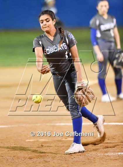 Thumbnail 2 in South San Antonio vs George West (South San Tournament) photogallery.