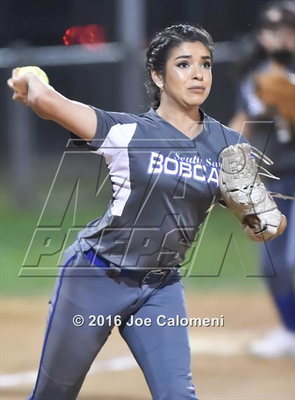 Thumbnail 2 in South San Antonio vs George West (South San Tournament) photogallery.