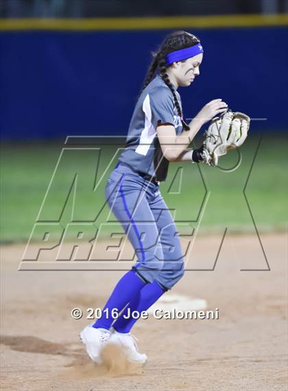 Thumbnail 2 in South San Antonio vs George West (South San Tournament) photogallery.
