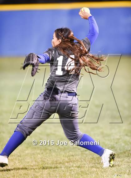 Thumbnail 2 in South San Antonio vs George West (South San Tournament) photogallery.