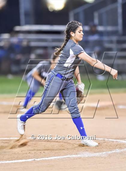 Thumbnail 1 in South San Antonio vs George West (South San Tournament) photogallery.