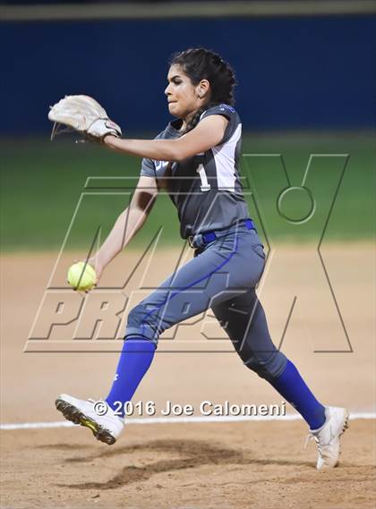 Thumbnail 1 in South San Antonio vs George West (South San Tournament) photogallery.