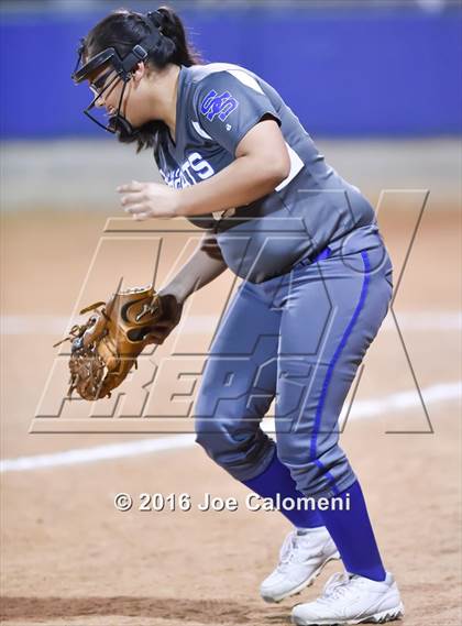 Thumbnail 2 in South San Antonio vs George West (South San Tournament) photogallery.