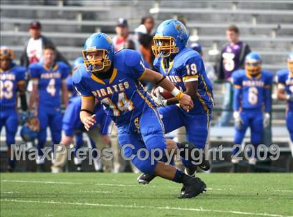 Thumbnail 2 in La Vega vs. Gilmer (Texas 3A Region III Area Playoffs) photogallery.