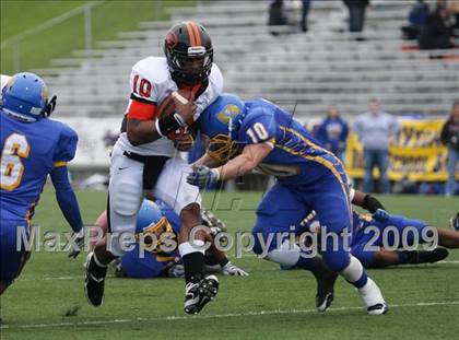 Thumbnail 2 in La Vega vs. Gilmer (Texas 3A Region III Area Playoffs) photogallery.