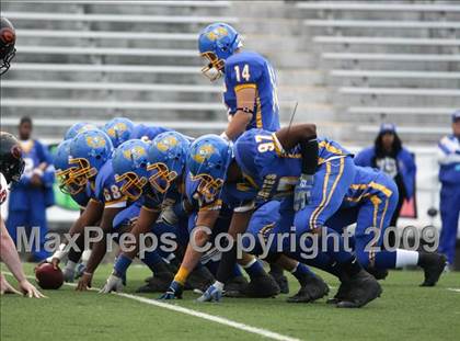 Thumbnail 2 in La Vega vs. Gilmer (Texas 3A Region III Area Playoffs) photogallery.