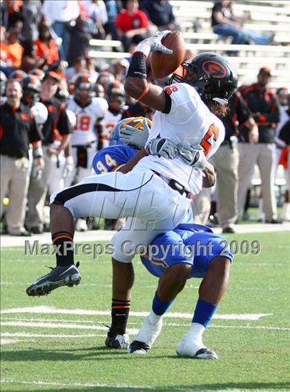 Thumbnail 1 in La Vega vs. Gilmer (Texas 3A Region III Area Playoffs) photogallery.
