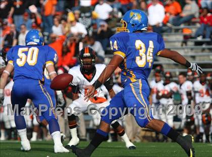Thumbnail 1 in La Vega vs. Gilmer (Texas 3A Region III Area Playoffs) photogallery.