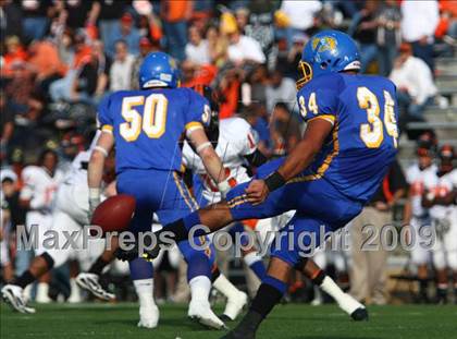Thumbnail 2 in La Vega vs. Gilmer (Texas 3A Region III Area Playoffs) photogallery.