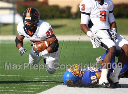 Thumbnail 1 in La Vega vs. Gilmer (Texas 3A Region III Area Playoffs) photogallery.