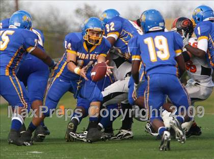 Thumbnail 1 in La Vega vs. Gilmer (Texas 3A Region III Area Playoffs) photogallery.