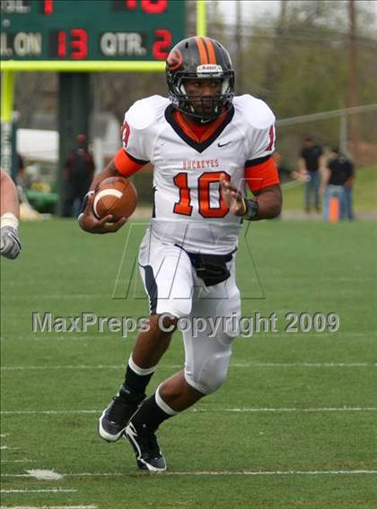 Thumbnail 1 in La Vega vs. Gilmer (Texas 3A Region III Area Playoffs) photogallery.