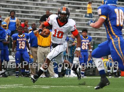 Thumbnail 2 in La Vega vs. Gilmer (Texas 3A Region III Area Playoffs) photogallery.