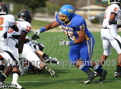 Thumbnail 3 in La Vega vs. Gilmer (Texas 3A Region III Area Playoffs) photogallery.