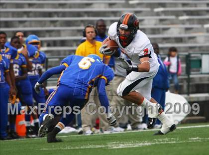 Thumbnail 3 in La Vega vs. Gilmer (Texas 3A Region III Area Playoffs) photogallery.