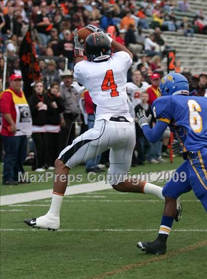 Thumbnail 2 in La Vega vs. Gilmer (Texas 3A Region III Area Playoffs) photogallery.