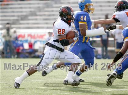 Thumbnail 1 in La Vega vs. Gilmer (Texas 3A Region III Area Playoffs) photogallery.