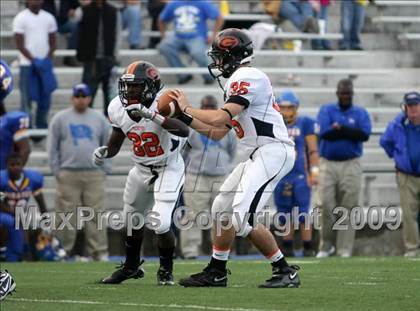 Thumbnail 2 in La Vega vs. Gilmer (Texas 3A Region III Area Playoffs) photogallery.