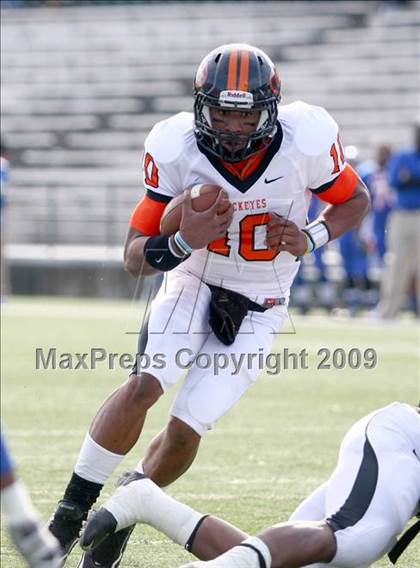 Thumbnail 2 in La Vega vs. Gilmer (Texas 3A Region III Area Playoffs) photogallery.