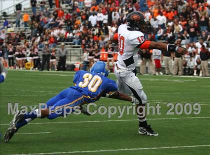 Thumbnail 1 in La Vega vs. Gilmer (Texas 3A Region III Area Playoffs) photogallery.