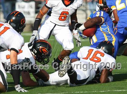 Thumbnail 1 in La Vega vs. Gilmer (Texas 3A Region III Area Playoffs) photogallery.
