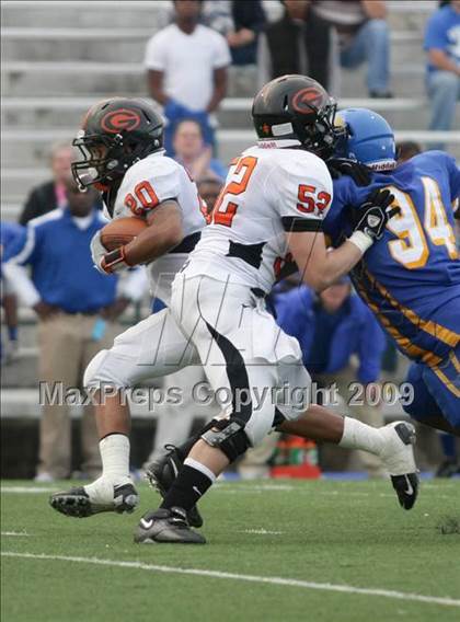 Thumbnail 2 in La Vega vs. Gilmer (Texas 3A Region III Area Playoffs) photogallery.