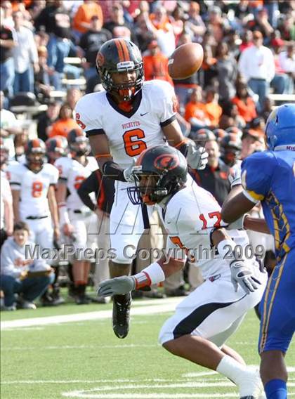 Thumbnail 3 in La Vega vs. Gilmer (Texas 3A Region III Area Playoffs) photogallery.