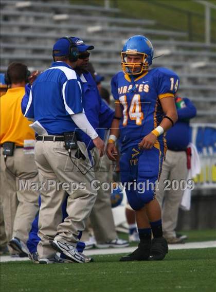 Thumbnail 3 in La Vega vs. Gilmer (Texas 3A Region III Area Playoffs) photogallery.