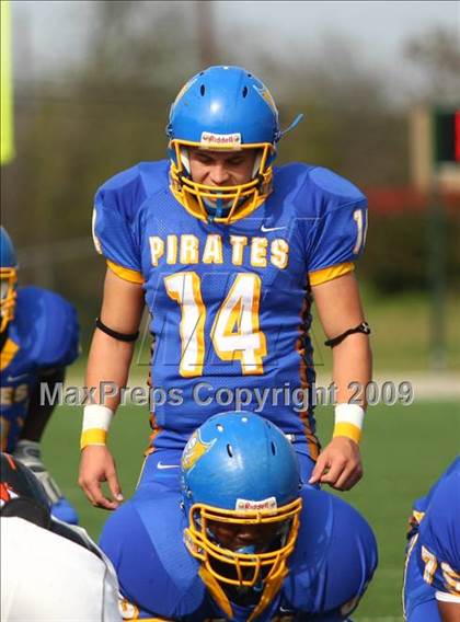 Thumbnail 3 in La Vega vs. Gilmer (Texas 3A Region III Area Playoffs) photogallery.