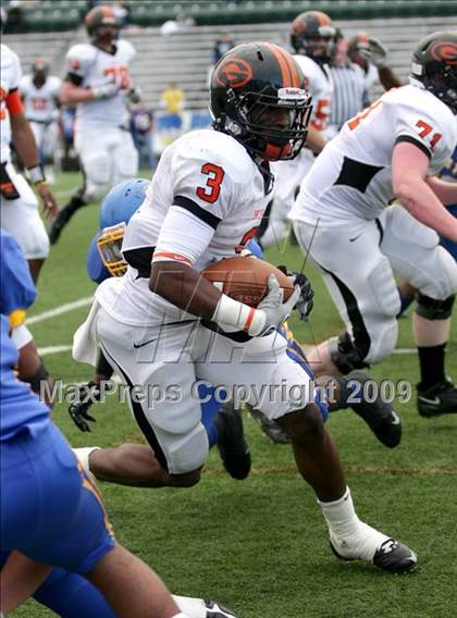 Thumbnail 3 in La Vega vs. Gilmer (Texas 3A Region III Area Playoffs) photogallery.