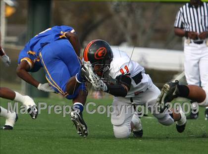 Thumbnail 1 in La Vega vs. Gilmer (Texas 3A Region III Area Playoffs) photogallery.