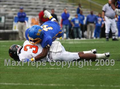 Thumbnail 1 in La Vega vs. Gilmer (Texas 3A Region III Area Playoffs) photogallery.