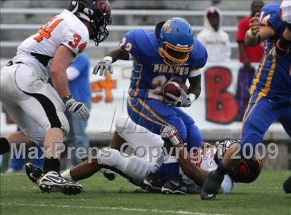 Thumbnail 2 in La Vega vs. Gilmer (Texas 3A Region III Area Playoffs) photogallery.