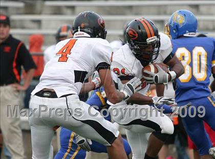Thumbnail 2 in La Vega vs. Gilmer (Texas 3A Region III Area Playoffs) photogallery.