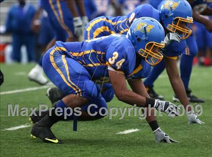 Thumbnail 3 in La Vega vs. Gilmer (Texas 3A Region III Area Playoffs) photogallery.
