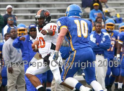 Thumbnail 3 in La Vega vs. Gilmer (Texas 3A Region III Area Playoffs) photogallery.