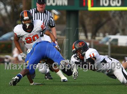 Thumbnail 2 in La Vega vs. Gilmer (Texas 3A Region III Area Playoffs) photogallery.