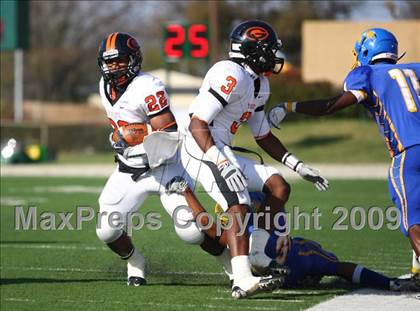 Thumbnail 2 in La Vega vs. Gilmer (Texas 3A Region III Area Playoffs) photogallery.