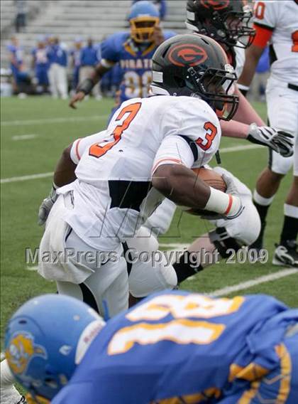 Thumbnail 2 in La Vega vs. Gilmer (Texas 3A Region III Area Playoffs) photogallery.