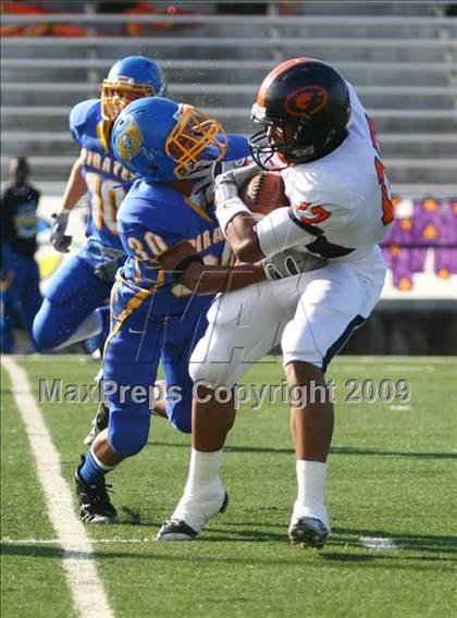 Thumbnail 2 in La Vega vs. Gilmer (Texas 3A Region III Area Playoffs) photogallery.