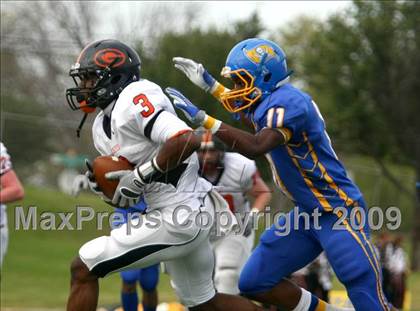 Thumbnail 2 in La Vega vs. Gilmer (Texas 3A Region III Area Playoffs) photogallery.